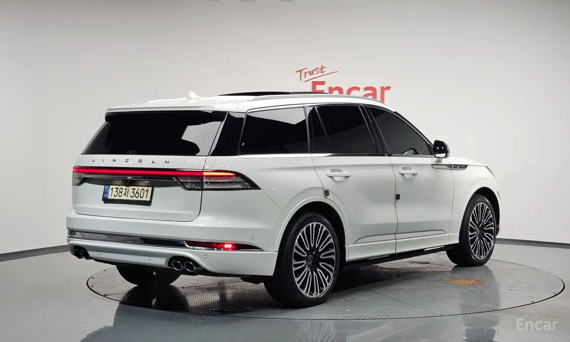 Фото 2 - Lincoln Aviator