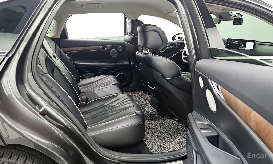 Фото 12 - Genesis G80