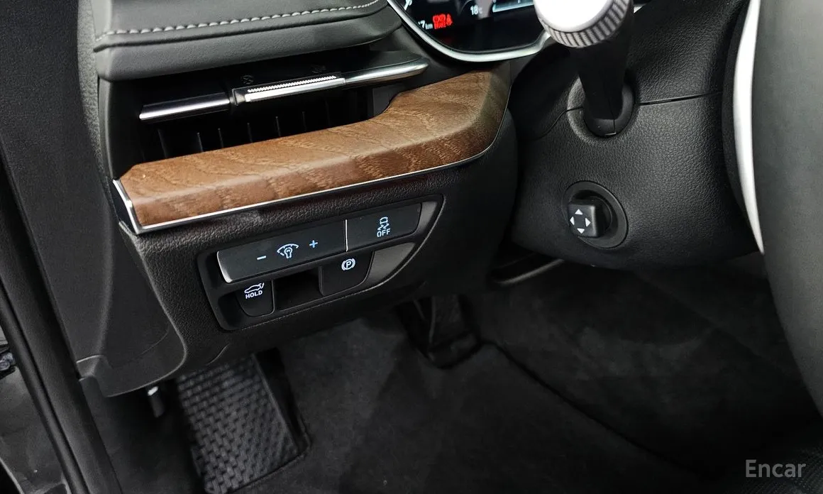 Фото 18 - Genesis G80