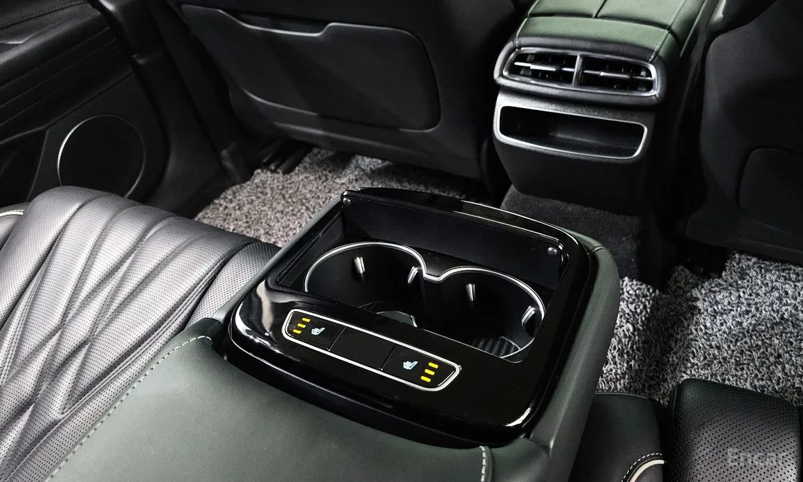 Фото 19 - Genesis G80