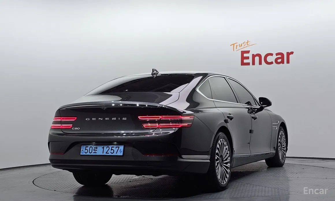 Фото 2 - Genesis G80