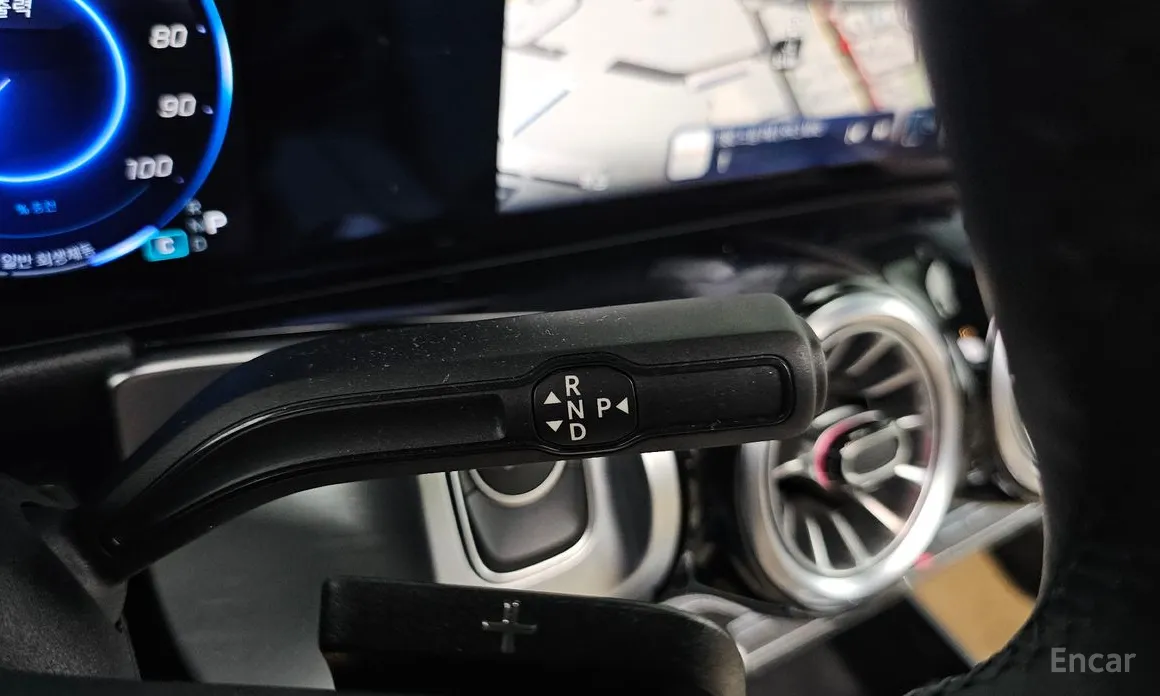 Фото 9 - Mercedes-Benz EQB