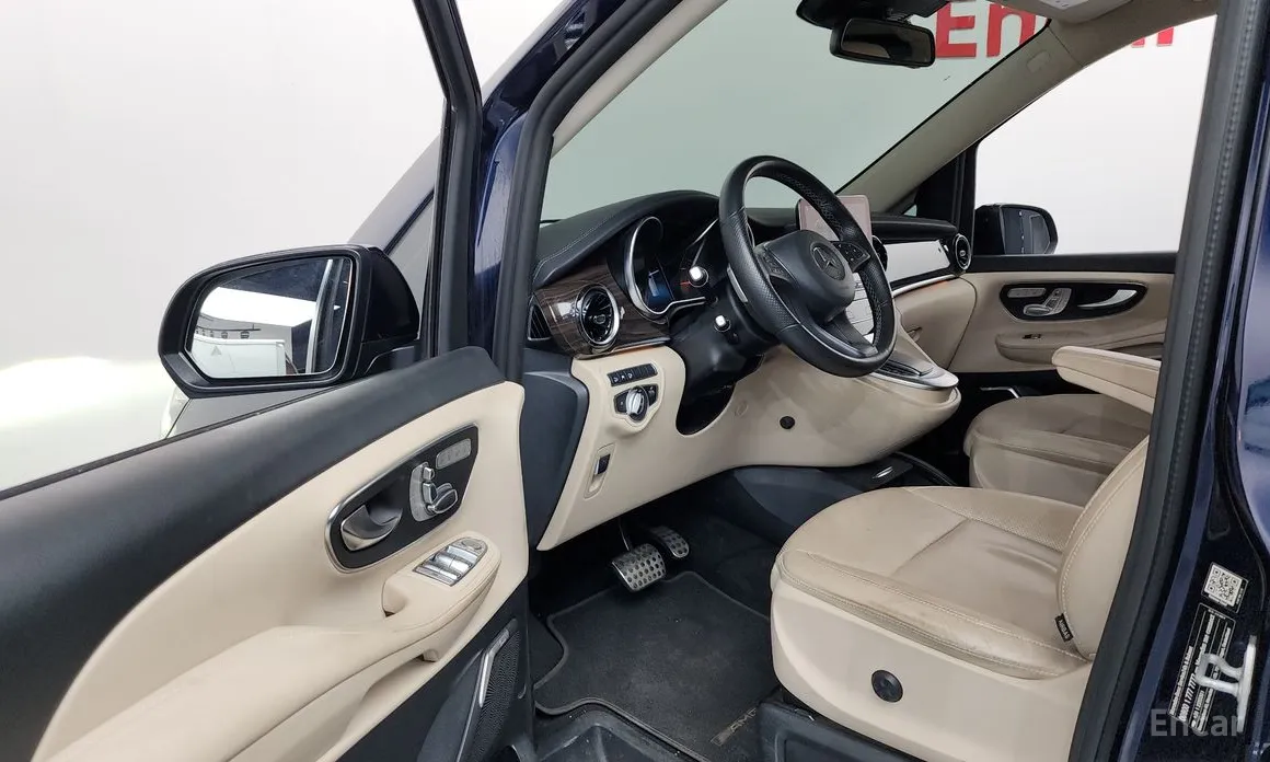 Фото 10 - Mercedes-Benz V-Class