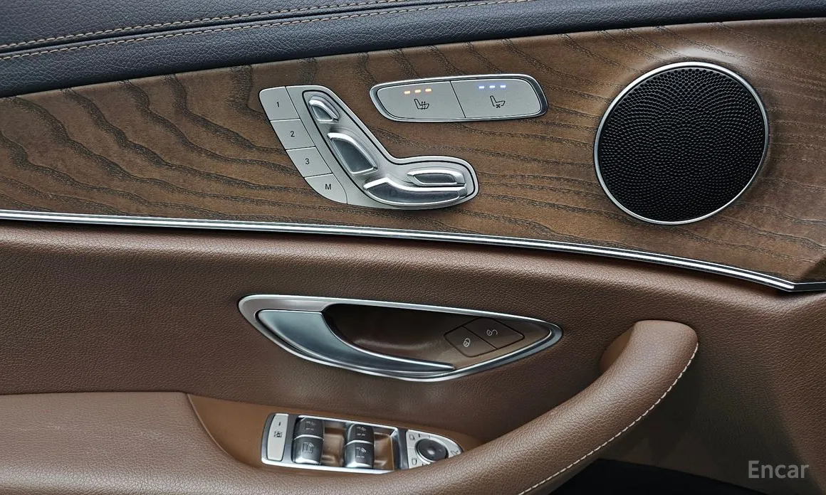 Фото 12 - Mercedes-Benz E-Class