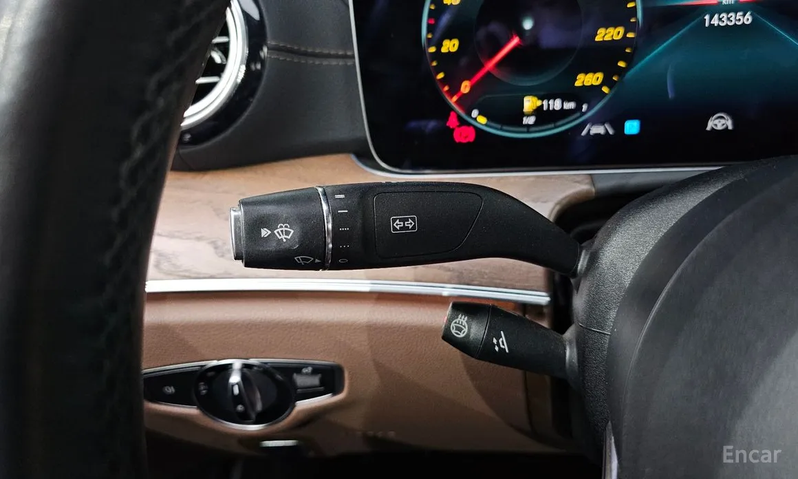 Фото 13 - Mercedes-Benz E-Class