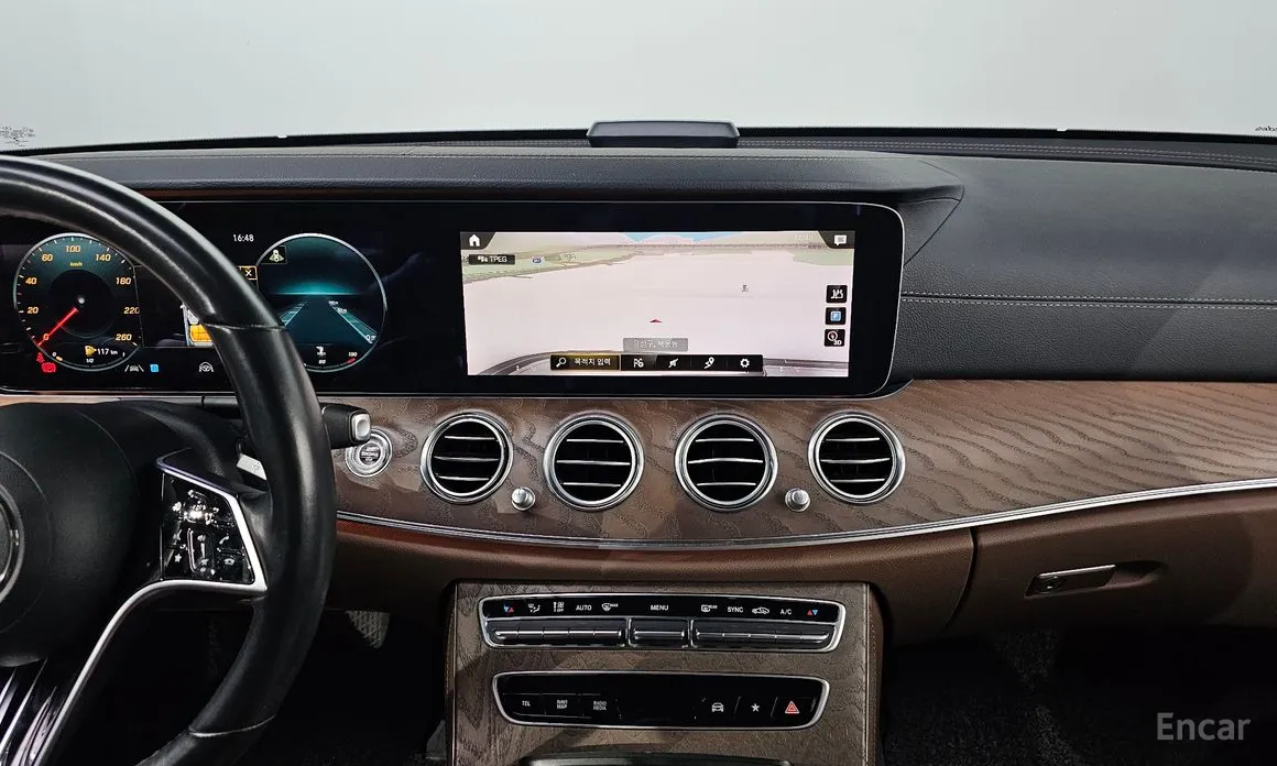 Фото 16 - Mercedes-Benz E-Class