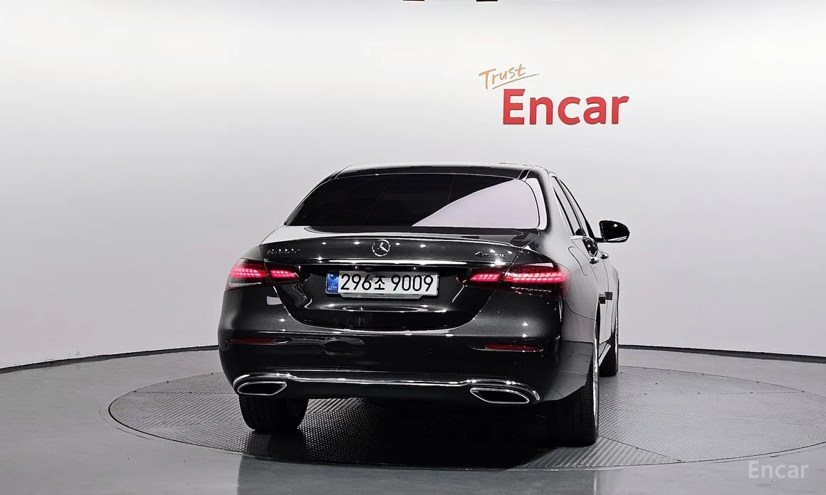 Фото 4 - Mercedes-Benz E-Class