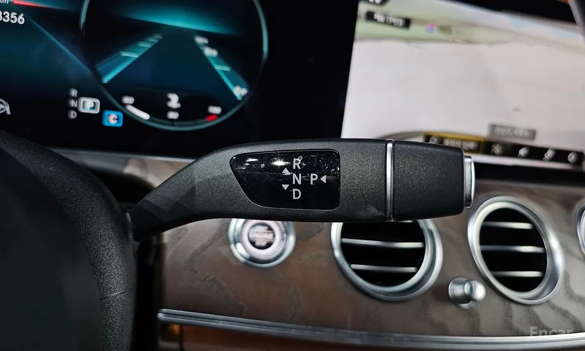 Фото 9 - Mercedes-Benz E-Class