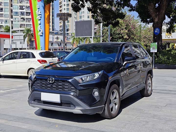 Фото 1 - Toyota RAV4