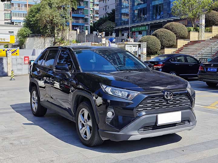 Фото 3 - Toyota RAV4