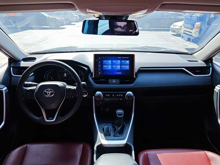 Фото 5 - Toyota RAV4