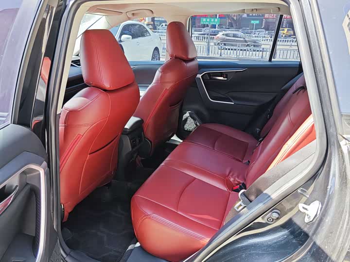 Фото 6 - Toyota RAV4