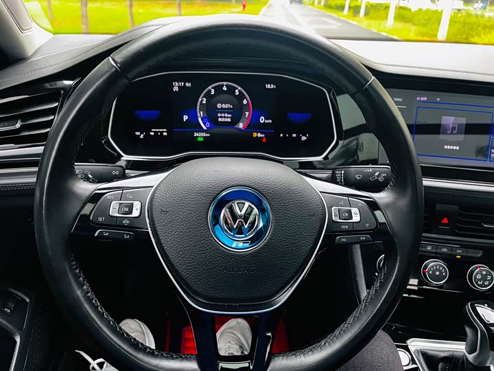 Фото 10 - Volkswagen Sagitar L