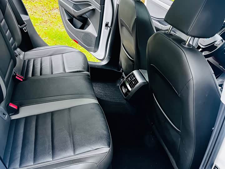 Фото 15 - Volkswagen Sagitar L