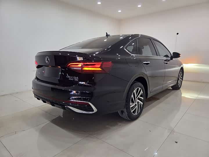 Фото 7 - Volkswagen Lavida