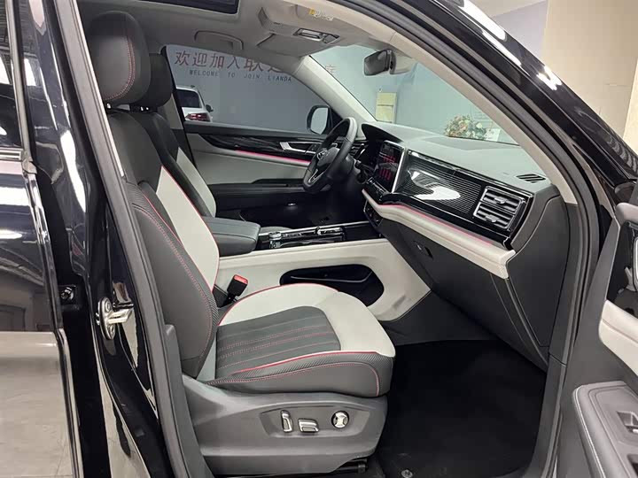 Фото 13 - Volkswagen Teramont X