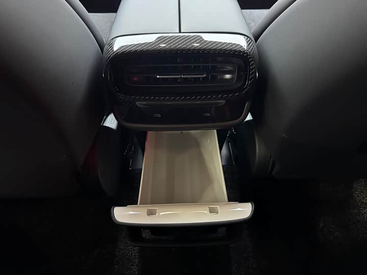 Фото 12 - Xiaomi SU7 Ultra