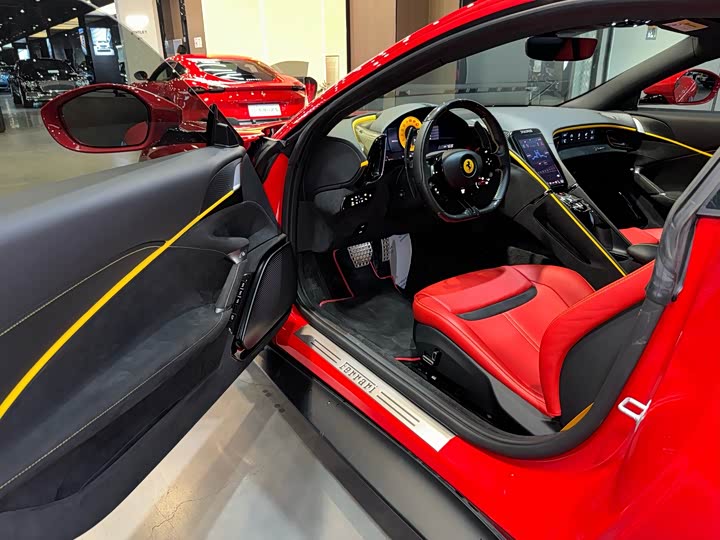 Фото 10 - Ferrari Roma