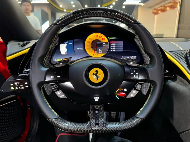 Фото 14 - Ferrari Roma