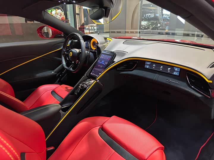 Фото 24 - Ferrari Roma