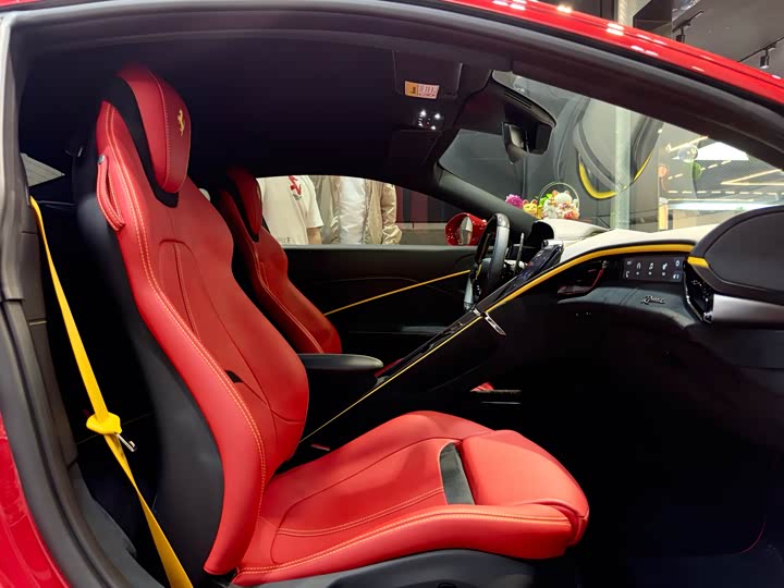 Фото 25 - Ferrari Roma