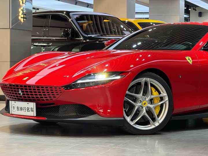 Фото 4 - Ferrari Roma