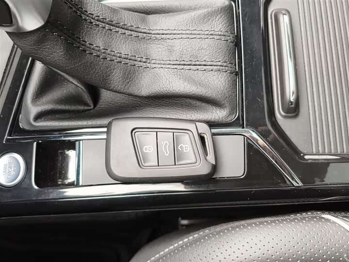 Фото 9 - Volkswagen Passat