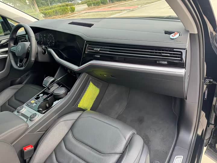 Фото 15 - Volkswagen Touareg