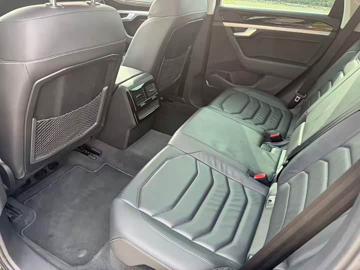 Фото 17 - Volkswagen Touareg