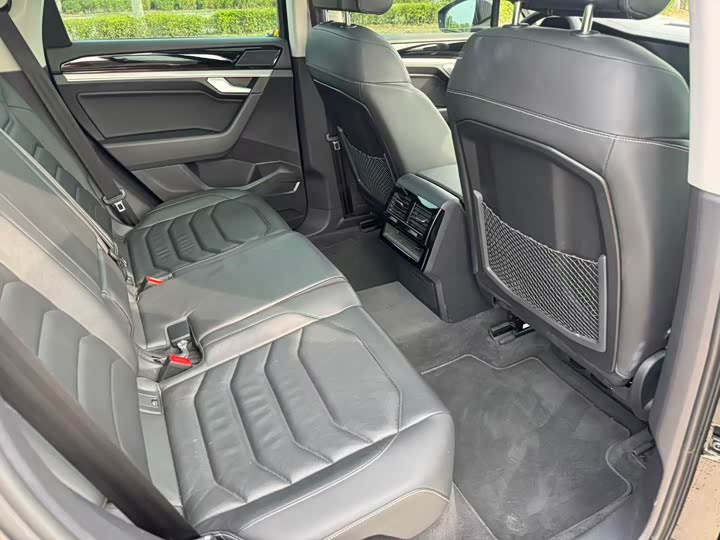 Фото 19 - Volkswagen Touareg