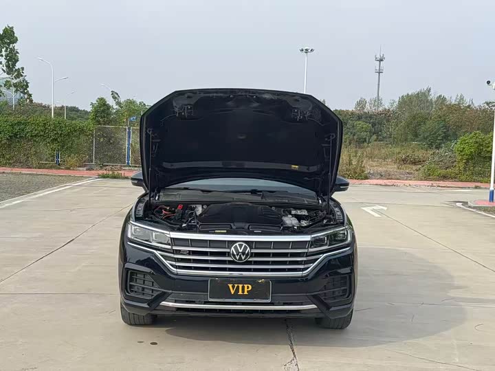 Фото 3 - Volkswagen Touareg