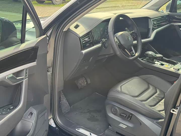 Фото 4 - Volkswagen Touareg