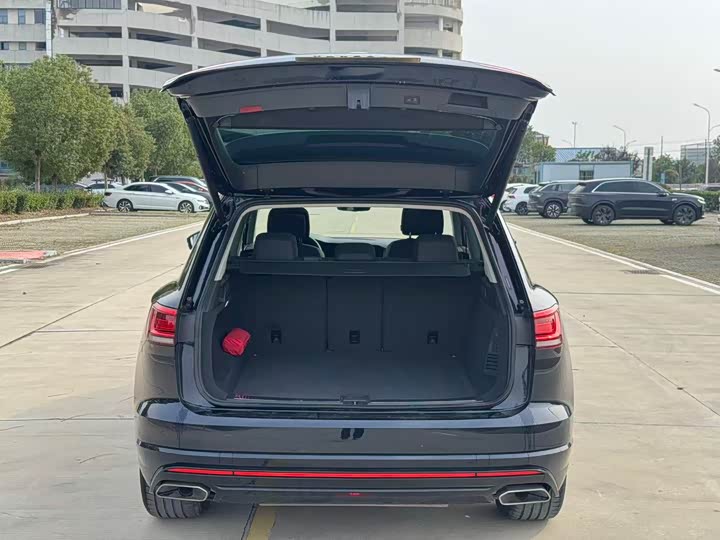 Фото 5 - Volkswagen Touareg