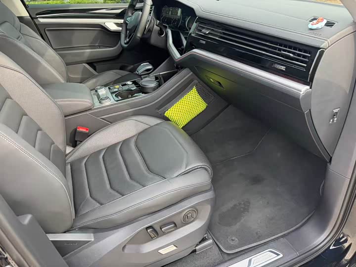 Фото 6 - Volkswagen Touareg