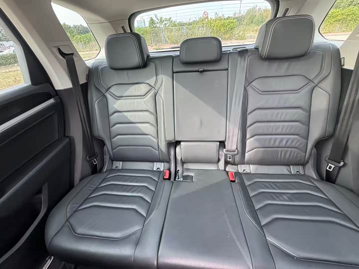 Фото 9 - Volkswagen Touareg