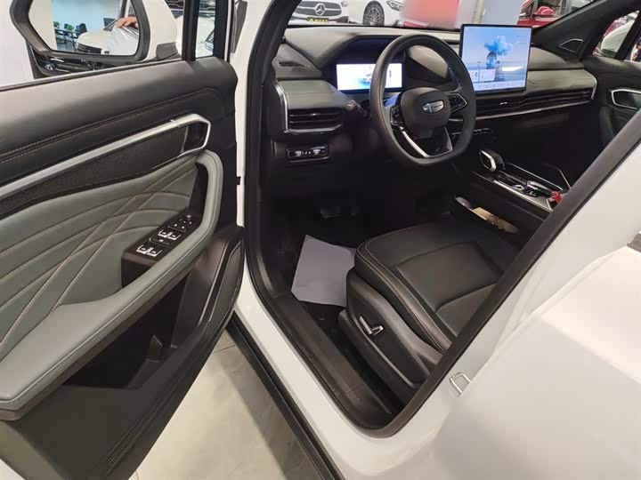 Фото 16 - Geely Okavango L