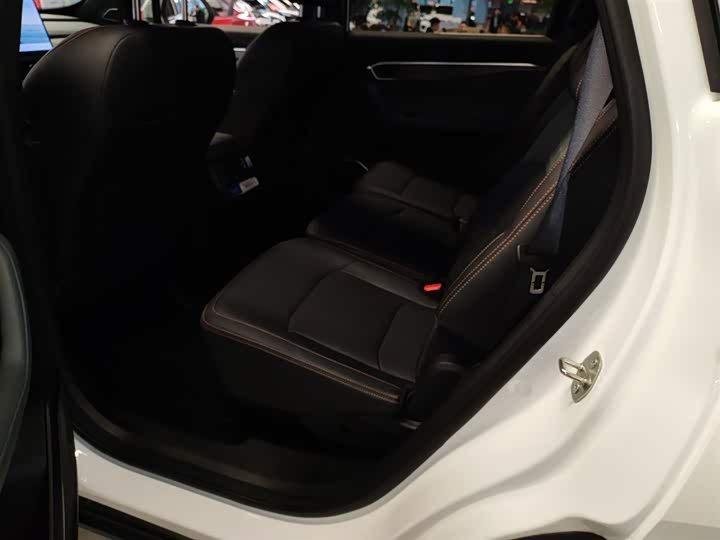 Фото 17 - Geely Okavango L