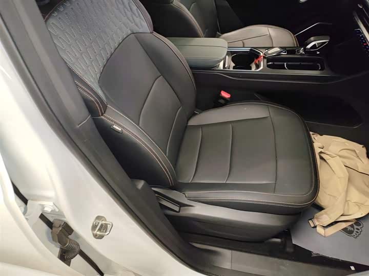 Фото 25 - Geely Okavango L