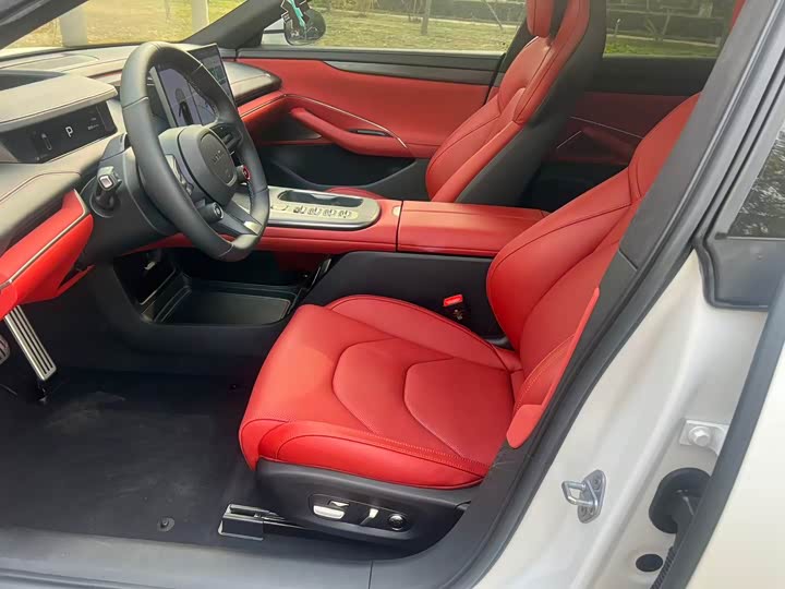 Фото 13 - Xiaomi SU7