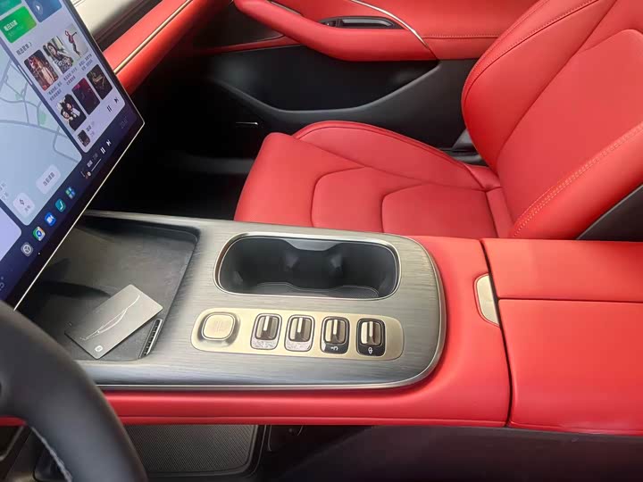 Фото 14 - Xiaomi SU7