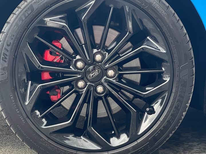 Фото 10 - Ford Focus