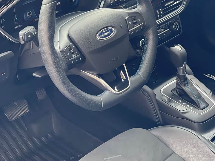 Фото 11 - Ford Focus