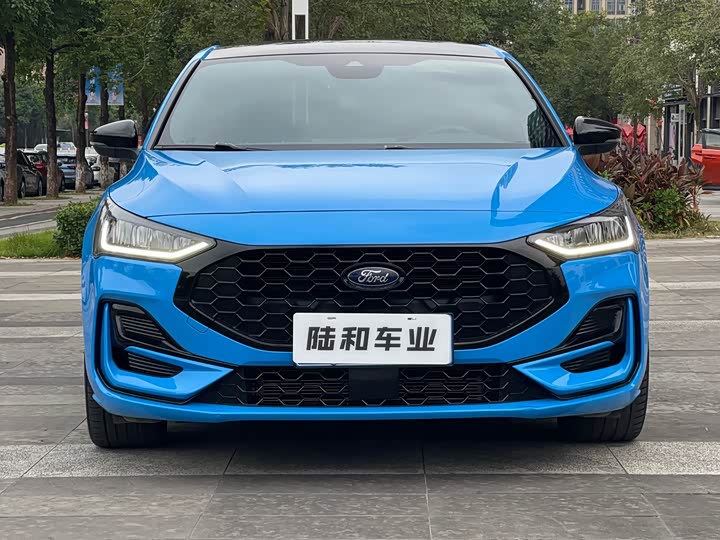 Фото 2 - Ford Focus