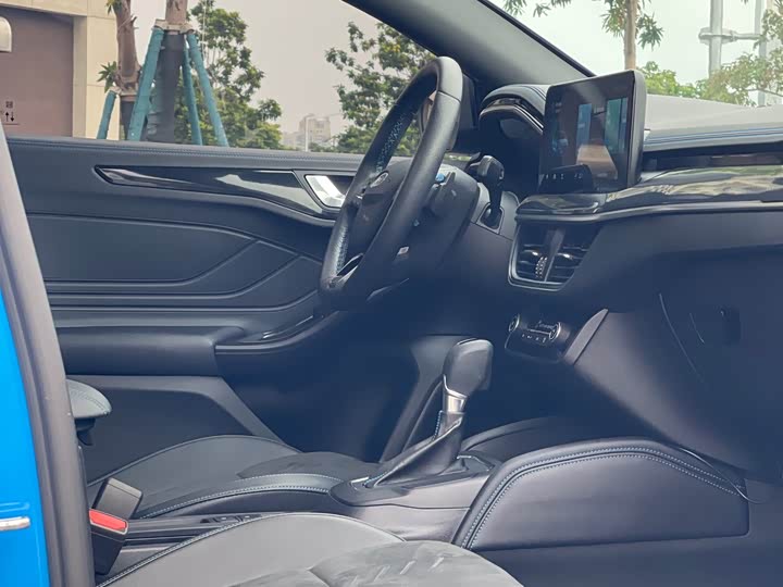 Фото 20 - Ford Focus