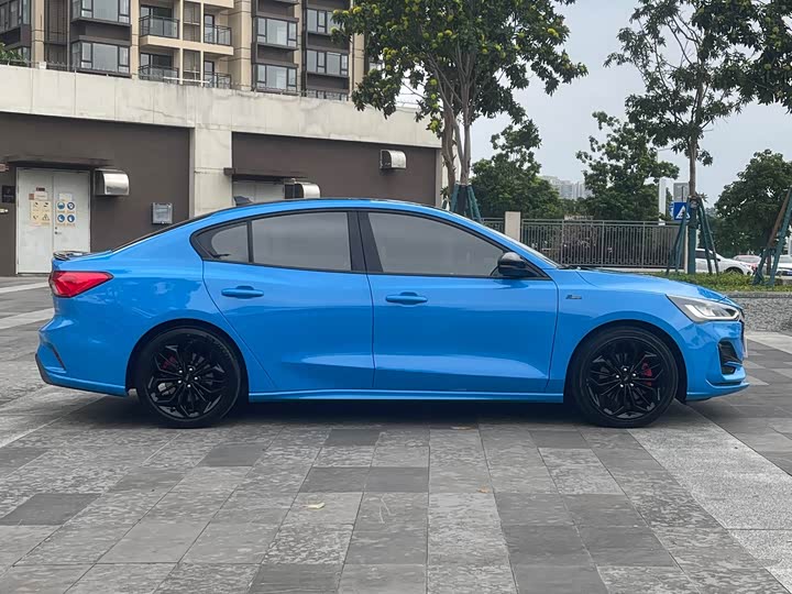 Фото 4 - Ford Focus