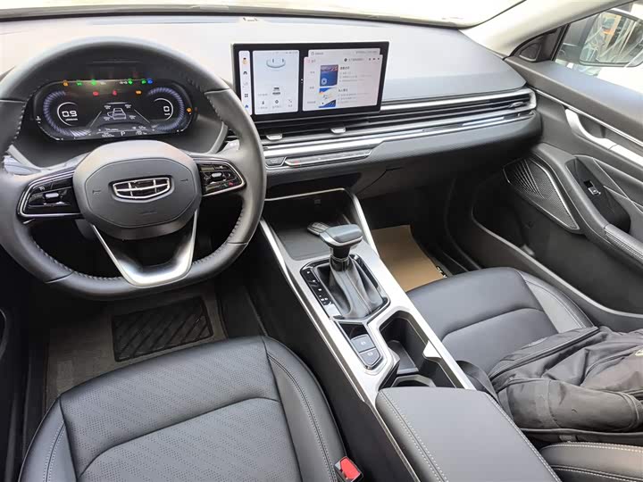 Фото 14 - Geely Emgrand