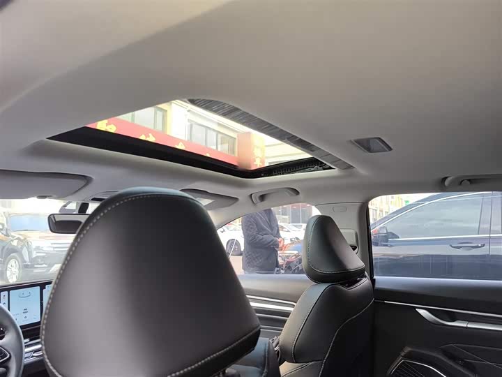 Фото 18 - Geely Emgrand