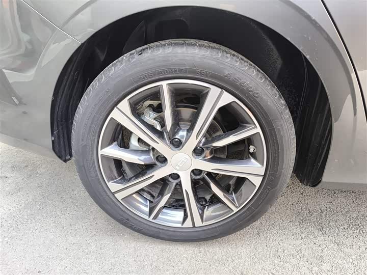 Фото 26 - Geely Emgrand