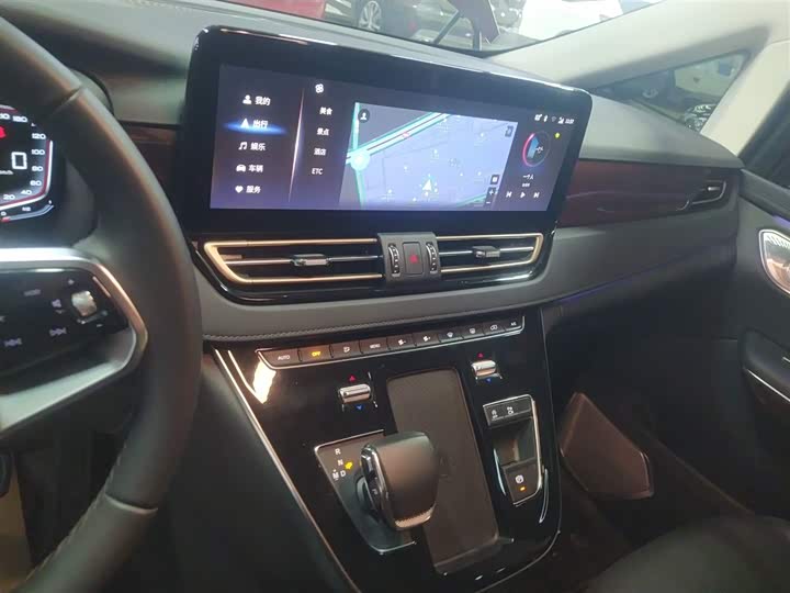 Фото 13 - Hongqi HQ9