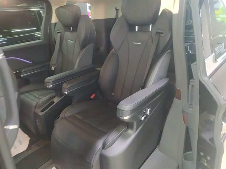 Фото 17 - Hongqi HQ9